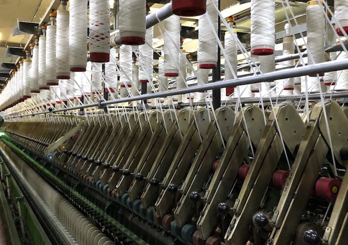 現場業務や設備を変えずに老舗紡績工場の電力使用量をデジタル化し、電力ピークを抑制